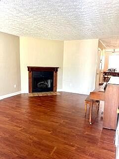 1st image of 2947 Arrowsmith Dr