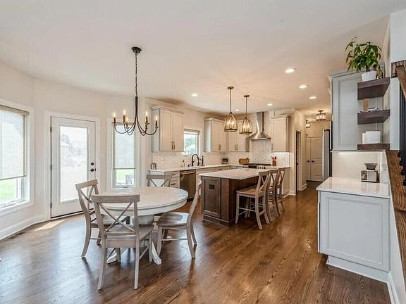 4th image of 1114 Barrington Ct