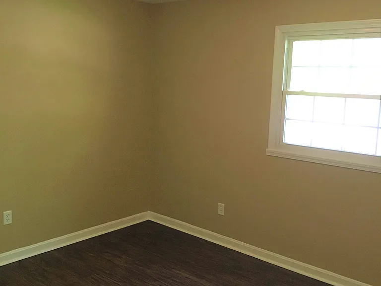225 Glendale Dr — Photo 7