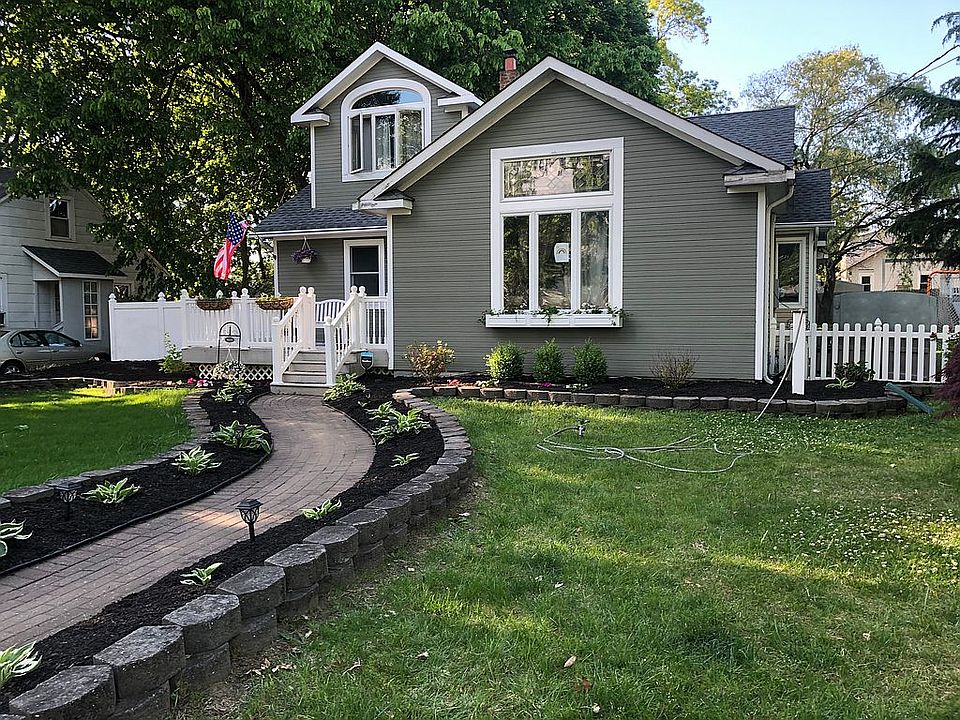 2nd image of 77 Woodlawn Ave