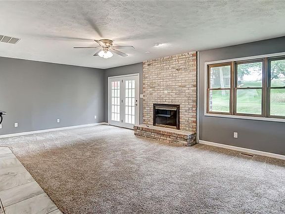 5th image of 5647 Rowena Ave