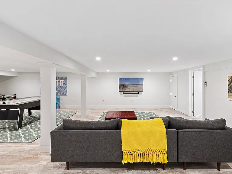 36 Bonac Wood Ln — Photo 11