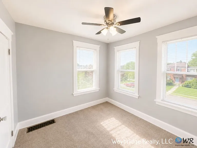 Academy 862 — Photo 19
