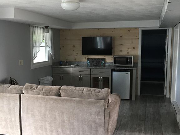 3rd image of 19 Oak Ave