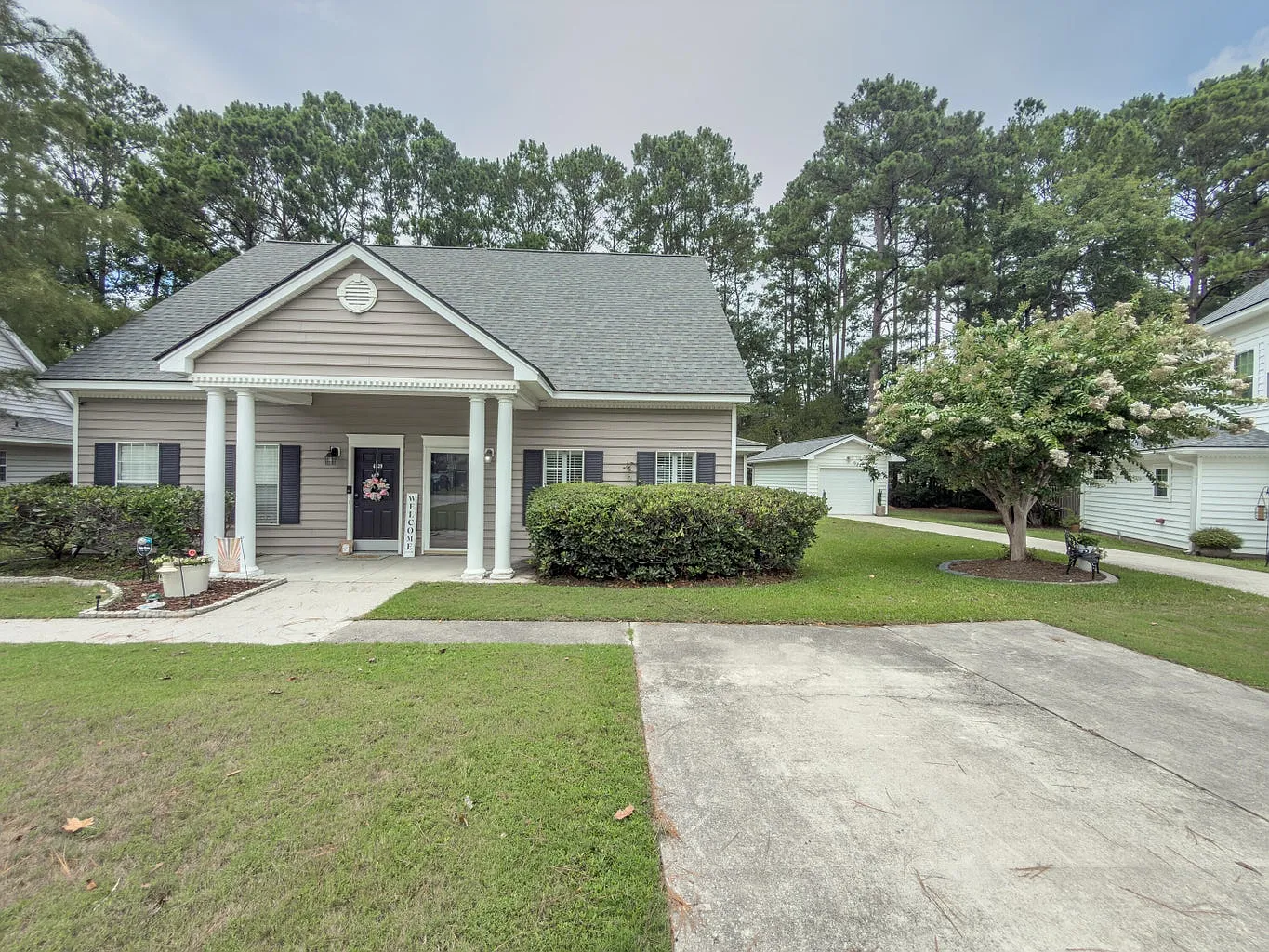 3 bed, 1319 sqft, $1,895 — Photo 1