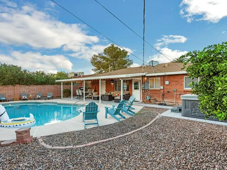 8137 E Amelia Ave — Photo 33