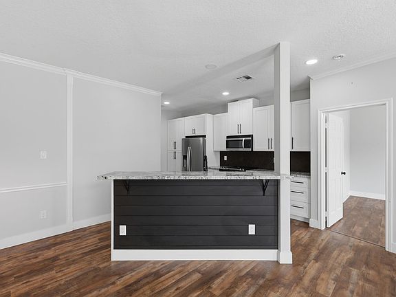 5th image of 239 Navarro Dr