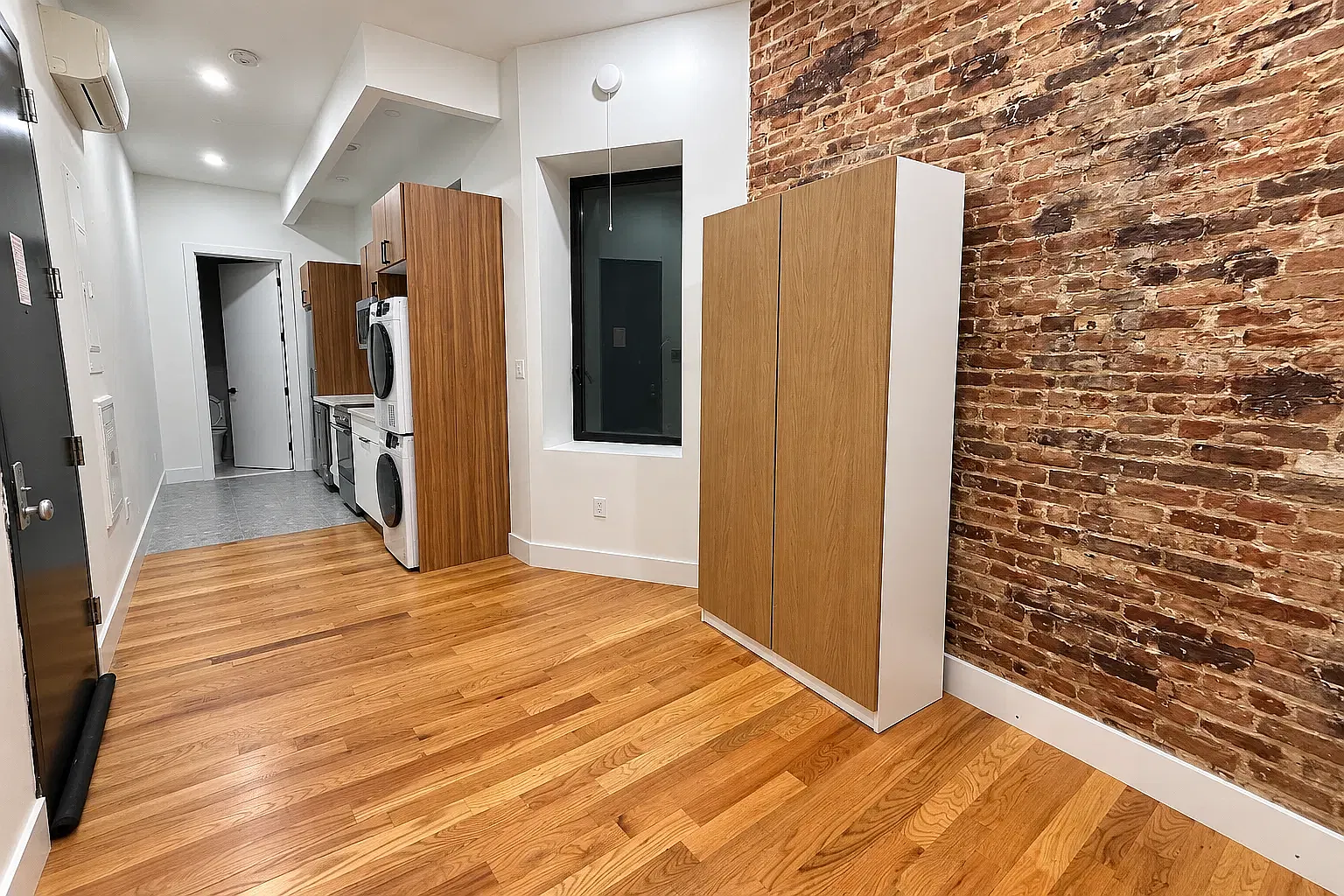 452 West 36th Street — Photo 3