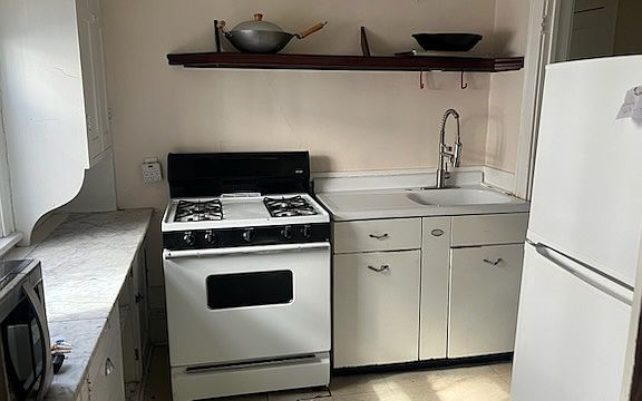4th image of 667 Lincoln Ave APT 4