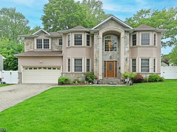 310 Hirschfeld Pl, New Milford Boro, NJ 07646