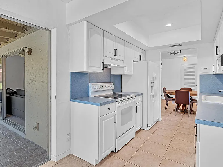 313 NW 42nd St — Photo 9
