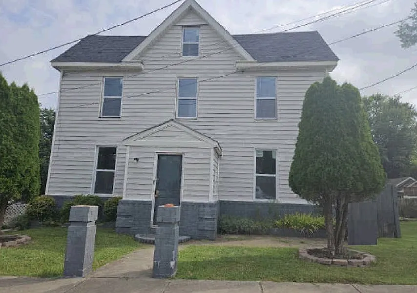 933 Wilmington Ave photo 1