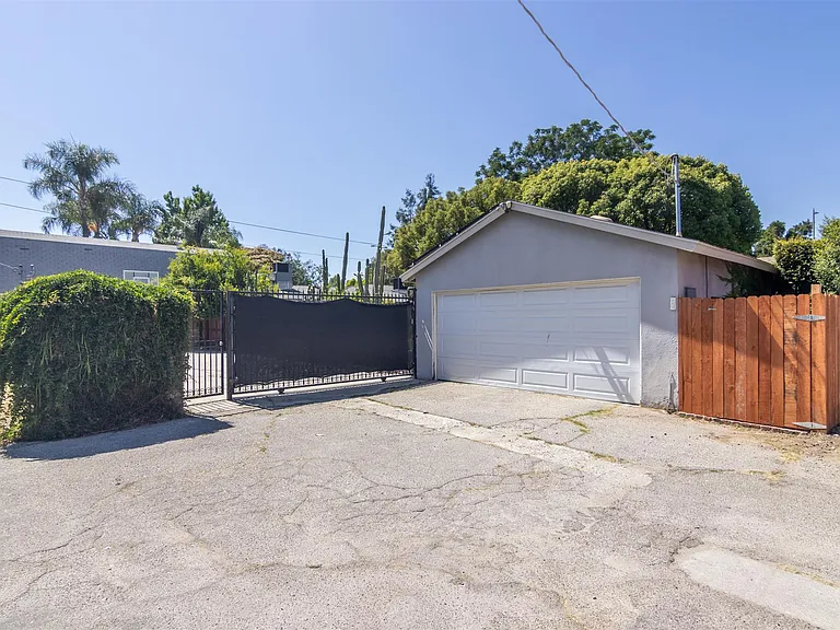 18948 Lassen St — Photo 16