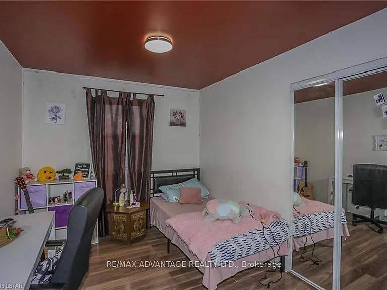 17 Sterling St #UPPER — Photo 27