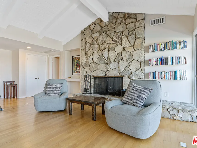 4246 S Cloverdale Ave — Photo 5
