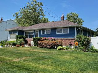 1029 N Broome Ave, Lindenhurst, NY 11757