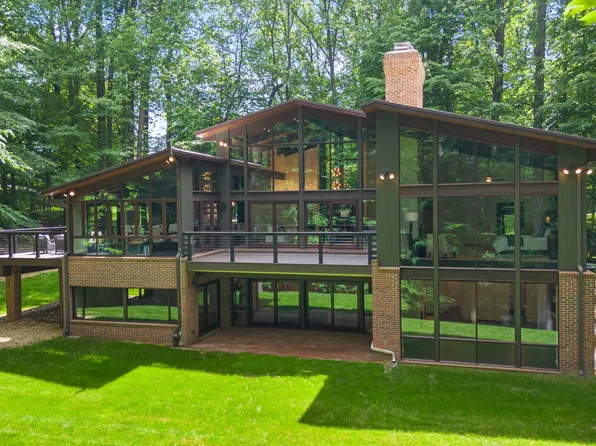 11212 W Montpelier Rd, Great Falls, VA 22066