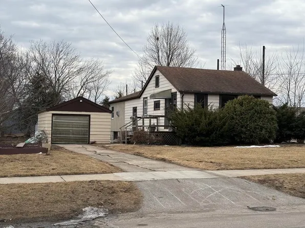 17 W Linwood Ave, Oshkosh, WI 54901