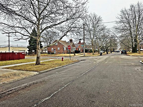 3rd image of 20109 Stotter St