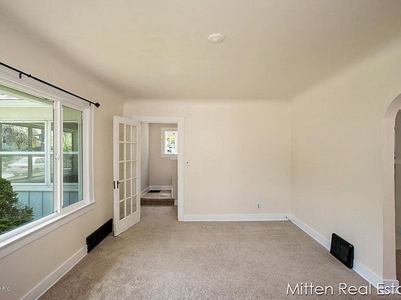 2nd image of 1725 Margaret Ave SE