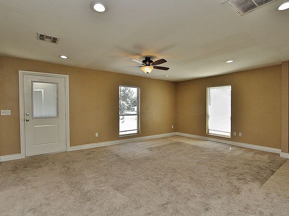 5th image of 805 SE 43rd St