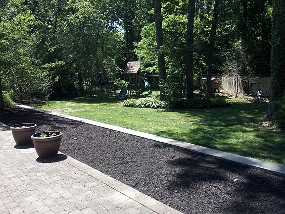 4th image of 8 Cynthia Ct