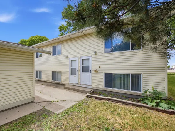 910-912 32nd St N, Fargo, ND 58104