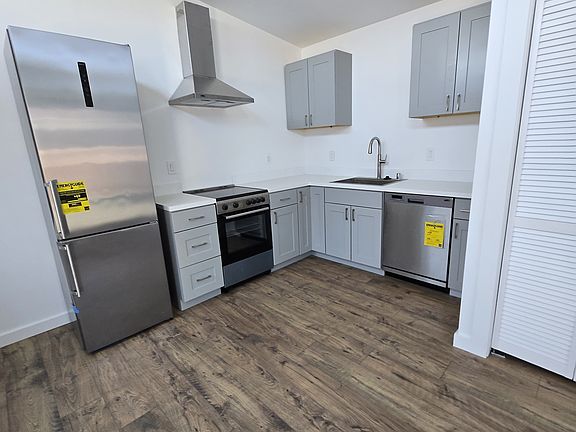 4th image of 3308 Lockwood Dr