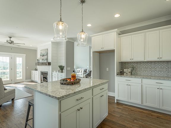 3rd image of 453 Glenhill Dr