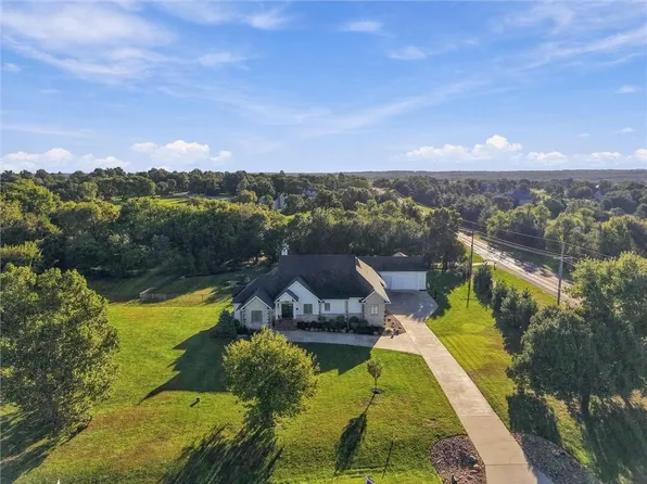 17877 Bond Ave, Overland Park, KS 66221