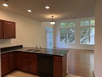 Flying Hills Apartments — Photo 35