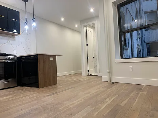 Rented by Space Link Realty | media 11