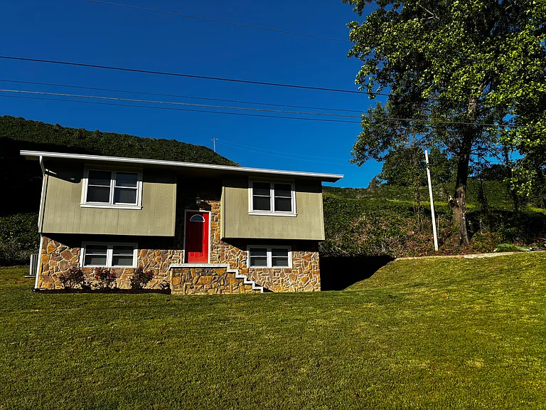 204 Windsor Ln — Photo 27