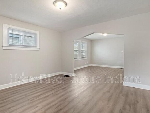 3rd image of 1213 N Lasalle St