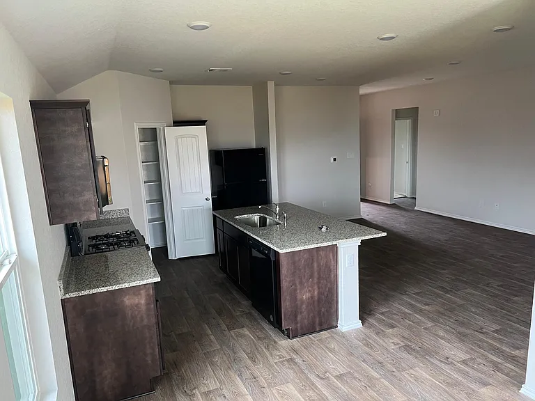 205 Lily Pond Trl — Photo 26