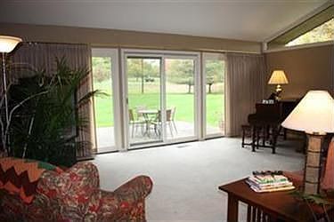 3rd image of 605 Glen Eden Ct