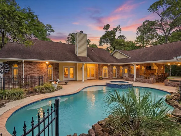 8911 Sendera Dr, Magnolia, TX 77354