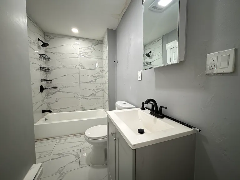 142 Rowe St #B1 — Photo 5