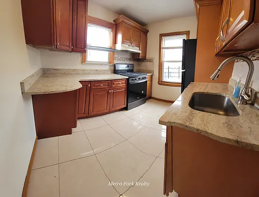 Rented by Metro Park Realty Inc | media 1