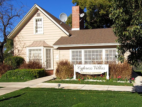 Ofc3 Pool4 Redlands, CA Cypress Villas exterior