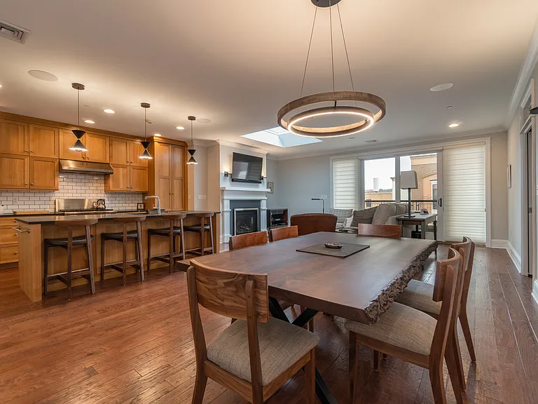 37 Henry St #401 — Photo 8
