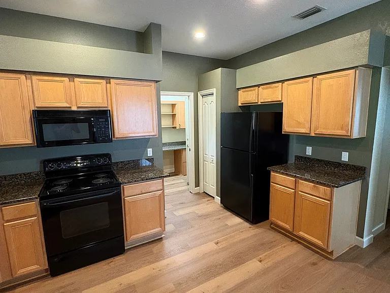 2615 Eagle Greens Dr — Photo 18