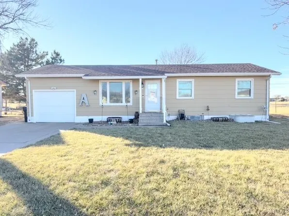 421 S 6th St, Wakeeney, KS 67672