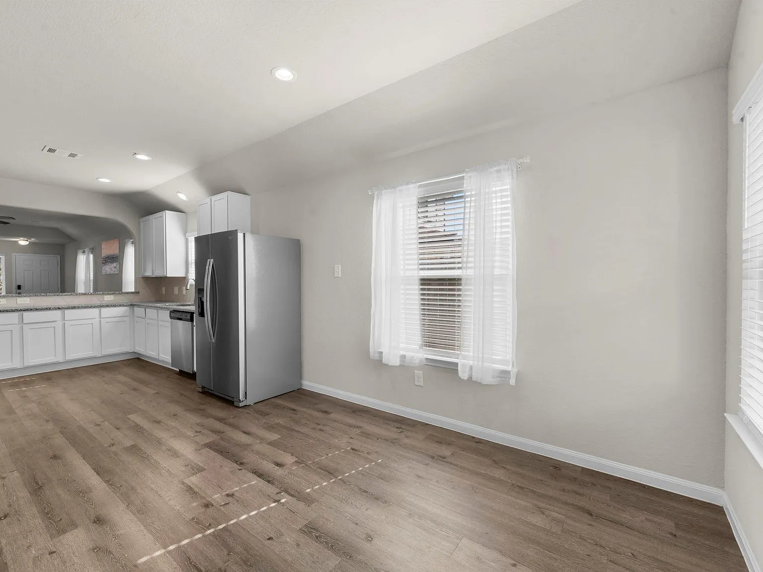 4 bed, 2.0 bath, 1549 sqft, $2,200 — Photo 4