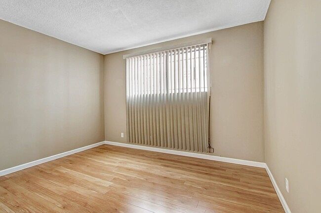 1st image of 03-1234 Wellesley Ave #1
