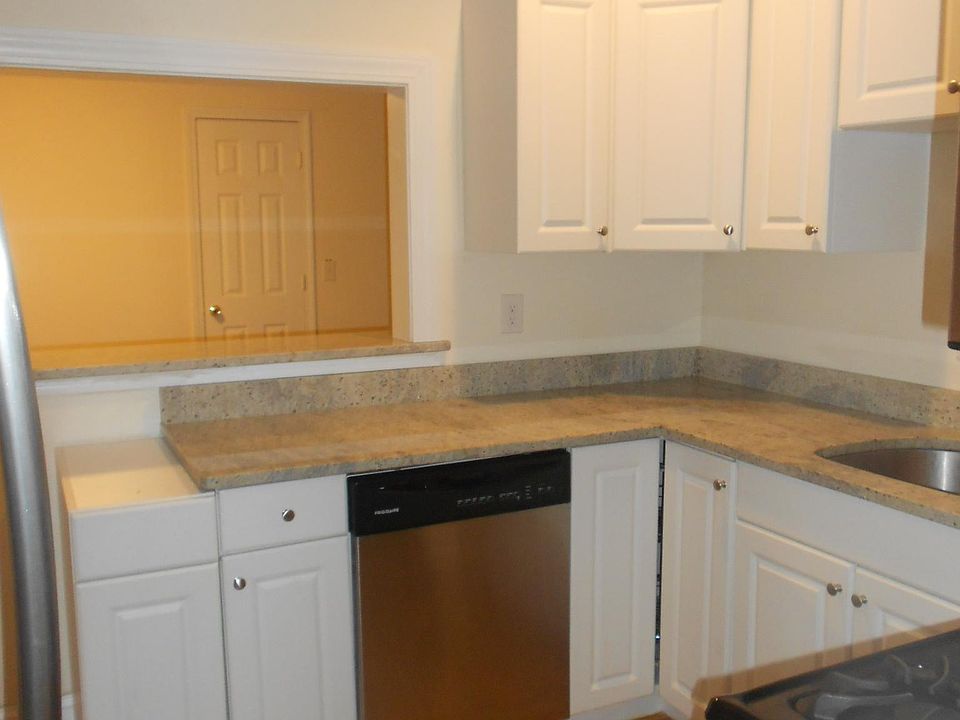 1st image of 40 Egmont St #3