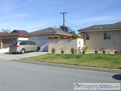2nd image of 1033 W Thelborn St