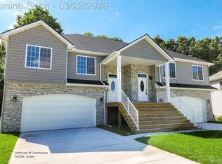 295 Whispering Pines Dr #13, Fenton, MI 48430