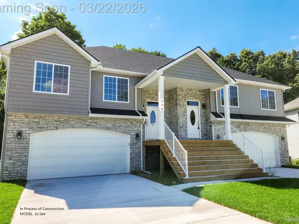 295 Whispering Pines Dr #13, Fenton, MI 48430