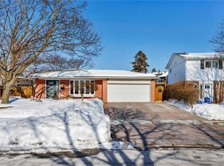 475 Sunset Dr, Oakville, ON L6L 3N3